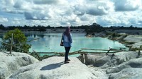 Selain hopping island, kamu juga bisa berwisata ke bekas pertambangan yang ada di belitung.