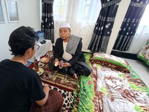 Melihat Kembali Praktik Reparasi Alat Vital Mak Erot di Sukabumi