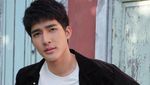 10 Potret Tampan Earth Pirapat, Pemeran Utama A Tale of Thousand Stars