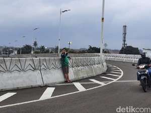 Bahaya Selfie Dibiarkan di Flyover Tapal Kuda