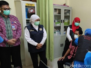 Gubernur Khofifah Pantau Vaksinasi COVID-19 di Sidoarjo
