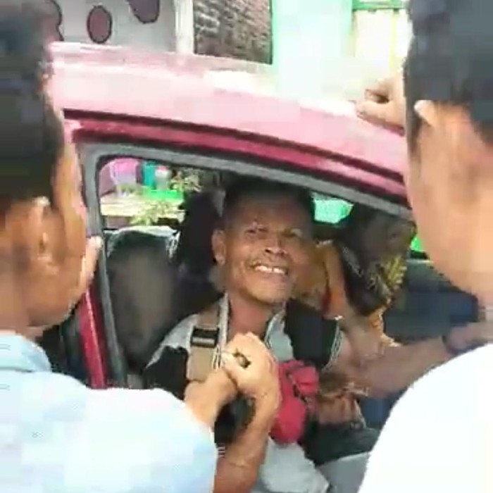 kades dicegat di jalan, bawa istri orang