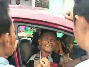 Pak Kades Dicegat Massa Saat Berduaan dengan Istri Orang di Mobil