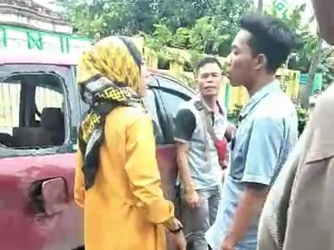 kades dicegat di jalan, bawa istri orang