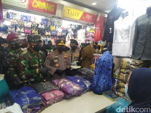 Kapolri-Panglima TNI Minta Sekuriti Pasar Tanah Abang Ikut Sosialisasi Masker
