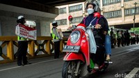 Sosialisasi penerapan protokol kesehatan itu pun dilakukan oleh berbagai pihak, termasuk pihak kepolisian dan TNI. 