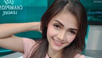 Ngelakuin itu saja hidung yang ditusuk tuh ngerasa sakit kan, gimana bagian lain yang ditusuk gitu lho. Aku berharap janganlah. Kita beda sama China, katanya. (Foto: Dokumentasi Pribadi Kartika Berliana)  