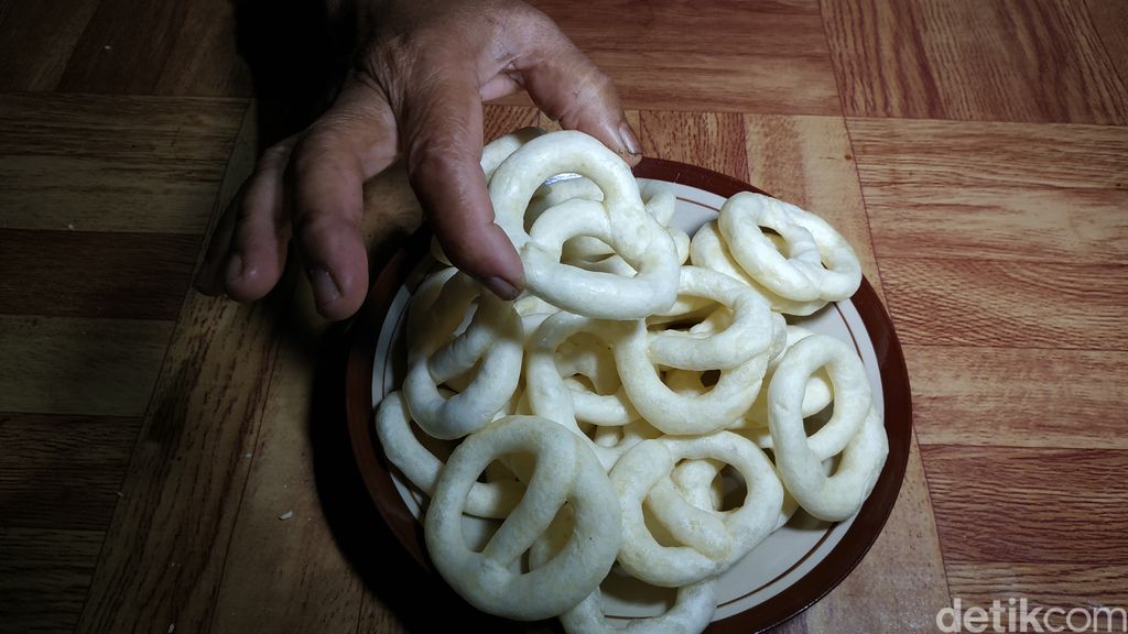 Kriuk Renyah Arak Keling Khas Pacitan yang Bikin Ketagihan