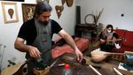 Melihat Lebih Dekat Pembuatan Alat Musik Tradisional Iran