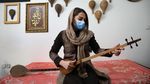 Melihat Lebih Dekat Pembuatan Alat Musik Tradisional Iran