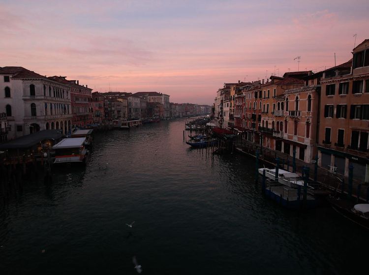 Nasib Karnaval Venesia yang Dibayangi Pandemi Corona