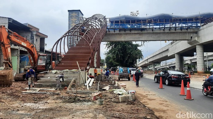 Pembangunan JPO Flyover Tapal Kuda di Lenteng Agung dan Tanjung Barat masih dalam proses