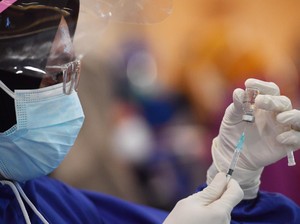 70 Juta Orang Disuntik Vaksin hingga Medio 2021