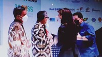 Bank BTN meraih penghargaan Social Media Award atas program kampanye media sosial perseroan bertajuk Hidup Ga Cuma Tentang Hari Ini #hgtchi. Penghargaan tersebut merupakan apresiasi yang diberikan kepada perseroan yang dinilai telah melakukan komunikasi tentang perusahaan yang baik sehingga masyarakat umum terkomunikasi dengan baik atas kegiatan yang dilakukan oleh perusahaan BUMN. Foto: dok. Kementerian BUMN