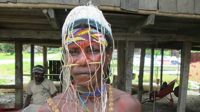 Foto: Suku Bauzi di Papua yang Hobi Berburu Buaya