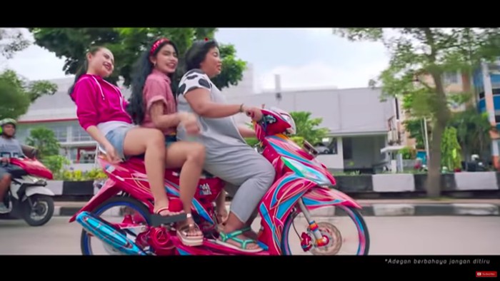 Viral Iklan Toyota Sindir Pengguna Jalan Indonesia