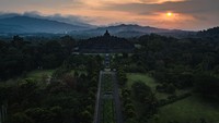 Candi Borobudur berada di Magelang, Jawa Tengah, merupakan situs warisan dunia yang diakui UNESCO pada 1991.  (Getty Images/Ulet Ifansasti)