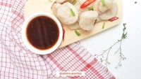 Kalau suka cireng klasik yang empuk renyah, coba cicip cireng satu ini. Bisa dimakan langsung ataupun disantap dengan cocolan sambal rujak. Foto : instagram @selera.martini