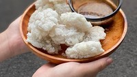 Kriuk renyah cireng satu ini paling menggoda kalau dicocol dengan sambal rujak pedas manis. Camilan sore ini bisa dipesan sebagai stok makanan di rumah. Foto : instagram @nyireng.jkt