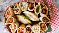 Nah ini namanya cireng pastel. Bentuknya sekilas mirip pastel padahal rasa dan teksturnnya cireng banget. Kamu bisa pilih berbagai isian sesuai selera. Foto : instagram @cirengsidudut
