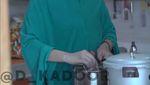 Gaya Kocak Abdul Kadir saat jadi Emak-emak yang Hobi Masak