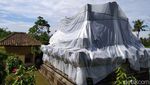 Antisipasi Hujan Abu, Candi di Lereng Merapi Ditutupi Plastik