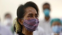 Aung San Suu Kyi juga anak dari tokoh kemerdekaan Myanmar yang tewas dibunuh, Aung San, yang juga dijuluki sebagai Bapak Bangsa Myanmar. AP Photo/Aung Shine Oo.