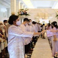 Beberapa selebgram lain yang juga tampak hadir dalam acara pernikahan tersebut adalah Keanu dan mantan kekasihnya, Sabian Tama. Foto: Instagram/@awkarin