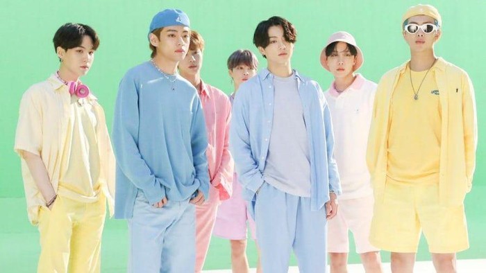 Baju BTS di Dynamite Baju BTS di Dynamite