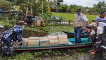 Bantuan Korban Banjir Kalsel Disalurkan Lewat Sampan