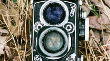 Kamera Rolleiflex buatan tahun 1958 yang diwariskan dan masih dapat menjepret dengan bagus. Foto: Bored Panda