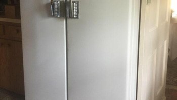 “Nenek masih punya kulkas dari zaman Perang Dunia II ini dan masih bekerja tanpa masalah,”. Foto: Bored Panda