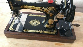 Mesin jahit Singer yang telah berumur 100 tahunan. Foto: Bored Panda