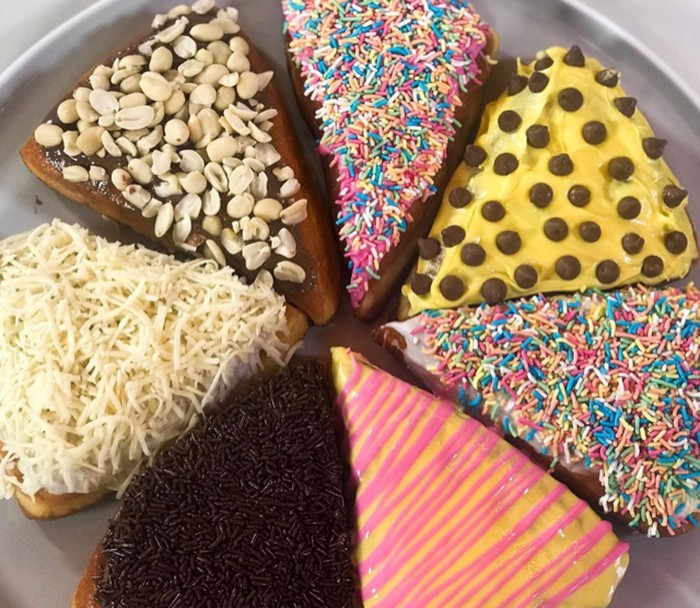 Donat Pizza Aneka Topping Donat Pizza Aneka Topping