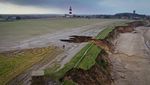 Erosi di Pantai Norfolk Inggris Makin Mengganas