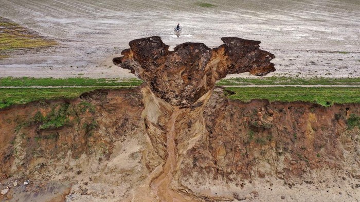 HAPPISBURGH, ENGLAND - JANUARY 27: A World war two pill box stands on the cliff edge in the village of Happisburgh on January 27, 2021 in Happisburgh, England.  Erosion of the Norfolk sandy cliffs and sand dunes has caused many buildings and farmland to be lost to the sea. The effects of global climate change causing storms and sea swells has seen the East Coast of the United Kingdom lose up to one metre of coast line each year.  (Photo by Christopher Furlong/Getty Images)
