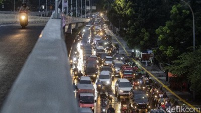Flyover Tapal Kuda Belum Efektif Mengurai Macet
