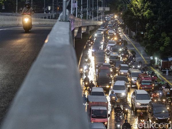 Flyover Tapal Kuda Belum Efektif Mengurai Macet