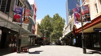 Satu kasus positif diketahui berasal dari seorang pekerja di sebuah hotel karantina yang ditujukan bagi warga Australia yang pulang dari luar negeri.