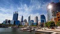 Terhitung sejak pukul 18:00 waktu setempat kemarin, Perth, wilayah Peel, dan wilayah Barat Daya Australia Barat menjalani lockdown selama lima hari.