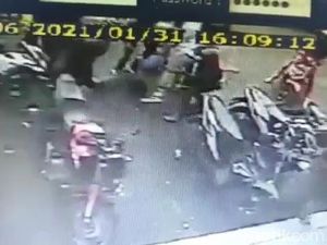 Sadis! Geng Motor Keroyok-Bacok Seorang Pemuda di Cianjur