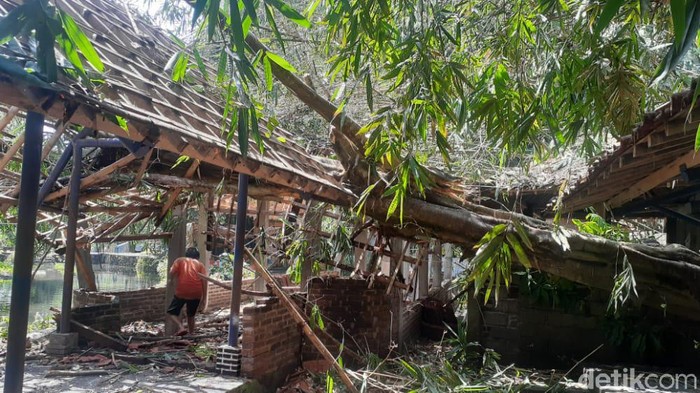 Hujan-Angin Kencang di Sleman Rusak Destinasi Wisata Blue Lagoon