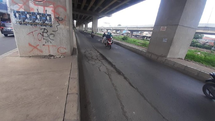 Jalan Depan Pasar Sumber Arta Amblas, Pemkot Bekasi Bakal Cek Kerusakan