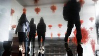 Kini kantor Kemenag tampak semarak dengan keberadaan lampion Imlek.