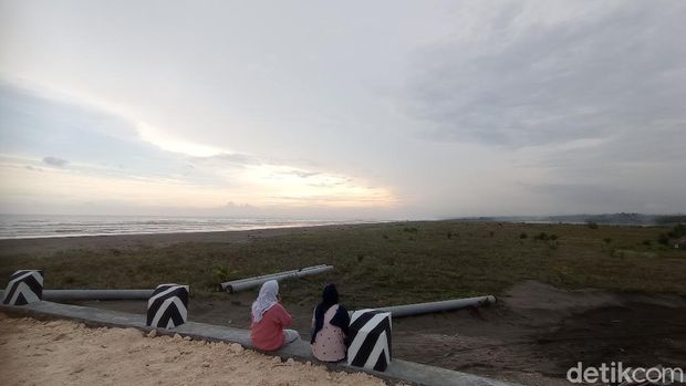 Jembatan Karangtirta Spot Sunset Hits di Pangandaran