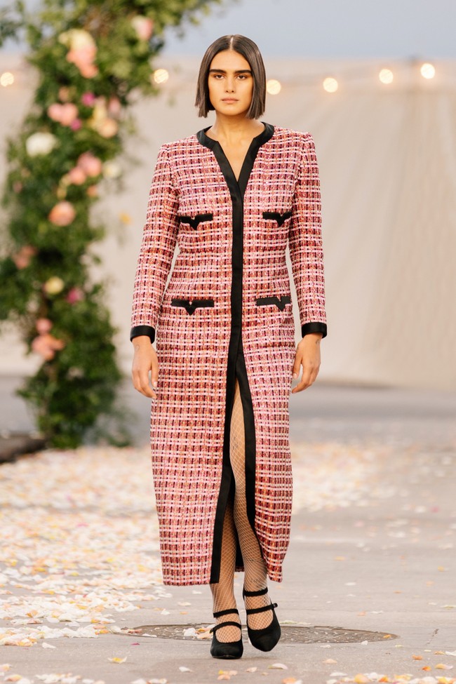 Fashion show koleksi terbaru Chanel Couture Spring/Summer 2021 yang mengusung tema pesta pernikahan digelar di Grand Palais, Paris, Prancis. Foto: dok. Chanel.