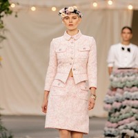 Fashion show koleksi terbaru Chanel Couture Spring/Summer 2021 yang mengusung tema pesta pernikahan digelar di Grand Palais, Paris, Prancis. Foto: dok. Chanel.