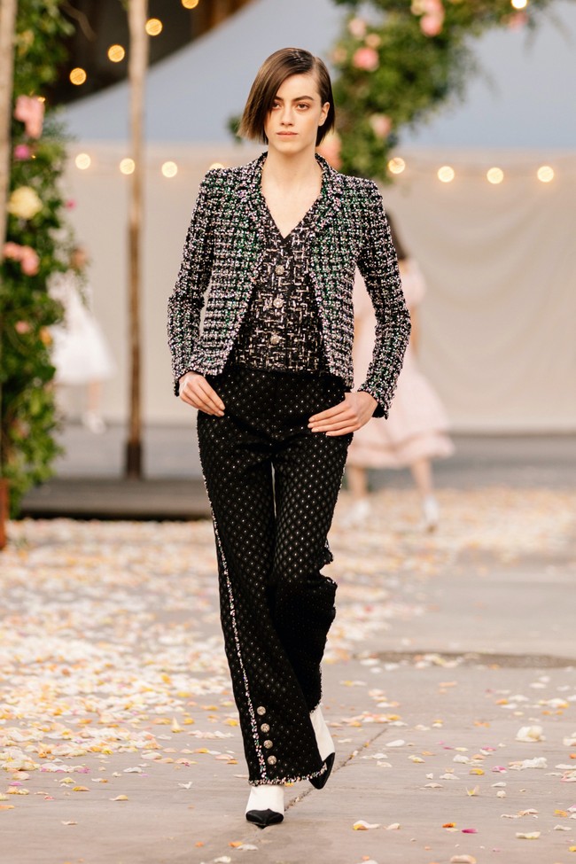 Fashion show koleksi terbaru Chanel Couture Spring/Summer 2021 yang mengusung tema pesta pernikahan digelar di Grand Palais, Paris, Prancis. Foto: dok. Chanel.