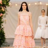 Fashion show koleksi terbaru Chanel Couture Spring/Summer 2021 yang mengusung tema pesta pernikahan digelar di Grand Palais, Paris, Prancis. Foto: dok. Chanel.