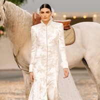 Fashion show koleksi terbaru Chanel Couture Spring/Summer 2021 yang mengusung tema pesta pernikahan digelar di Grand Palais, Paris, Prancis. Foto: dok. Chanel.